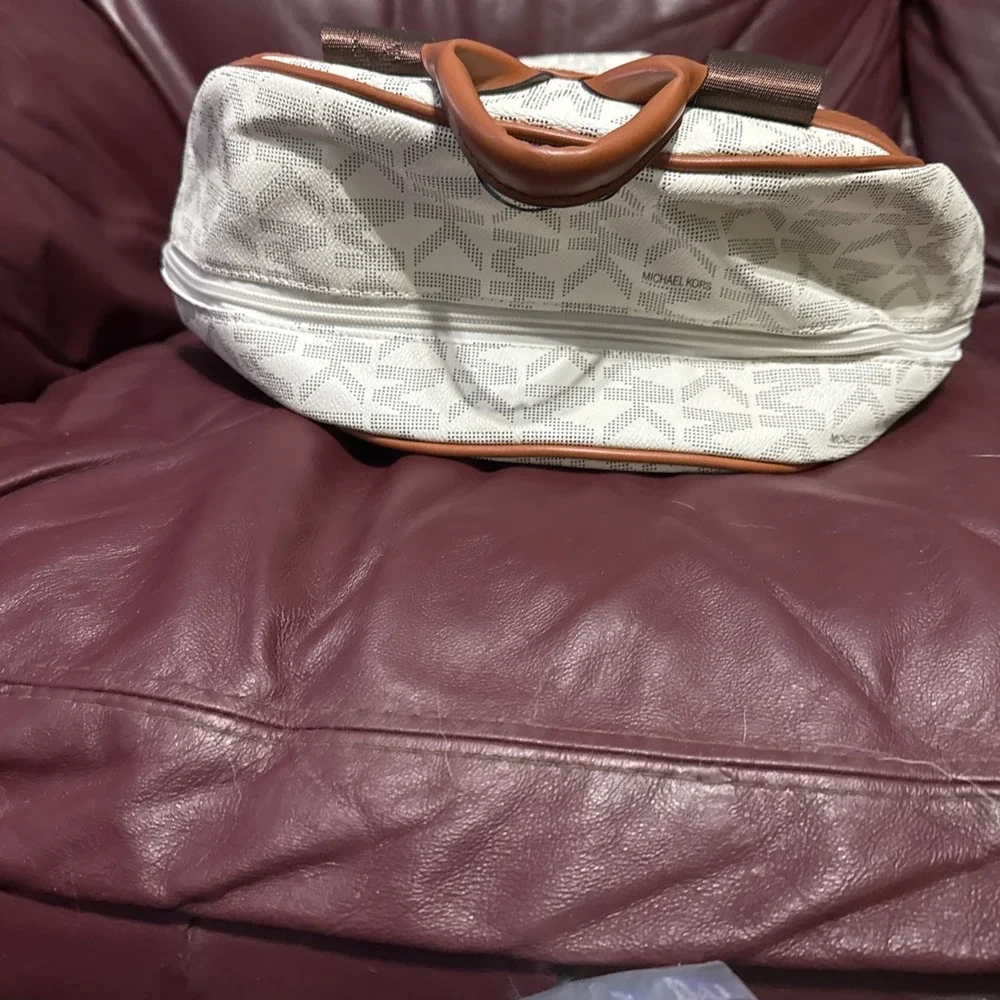Michael Kors Logo Beige Brown Backpack Zipper Accent Inner Outer Pockets‎ Women